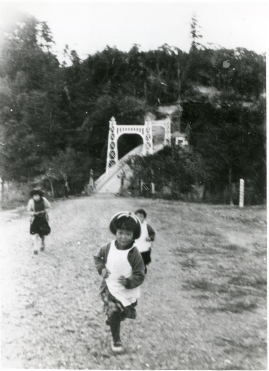 八木山橋と子どもたち